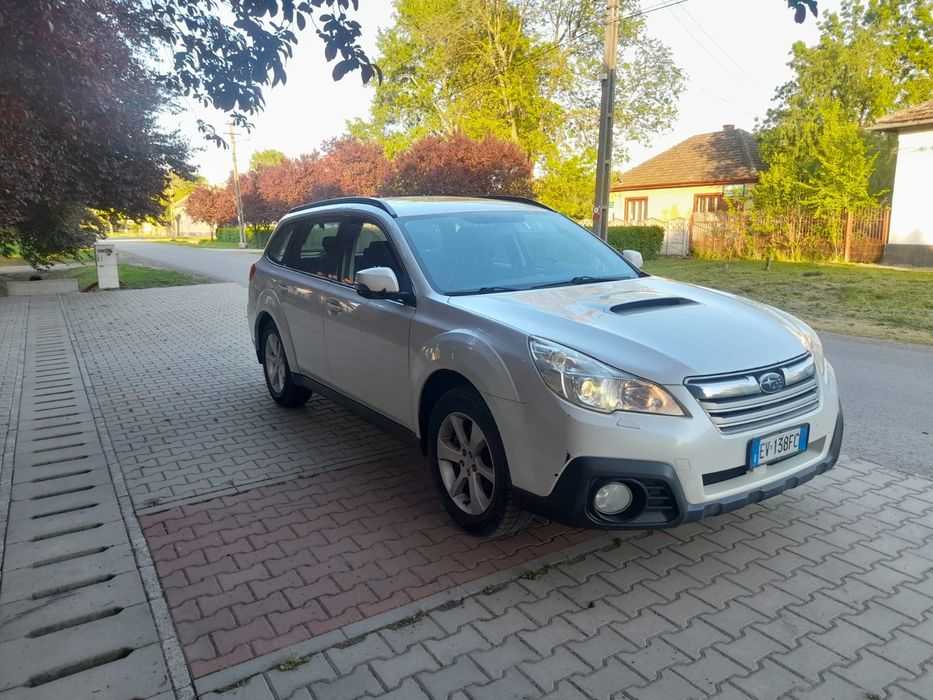 Vand subaru outbak 2015  2.0D cvt exclusive 150cp 265.000km cutie automata 6 trepte  motor cutie ok acte la zi