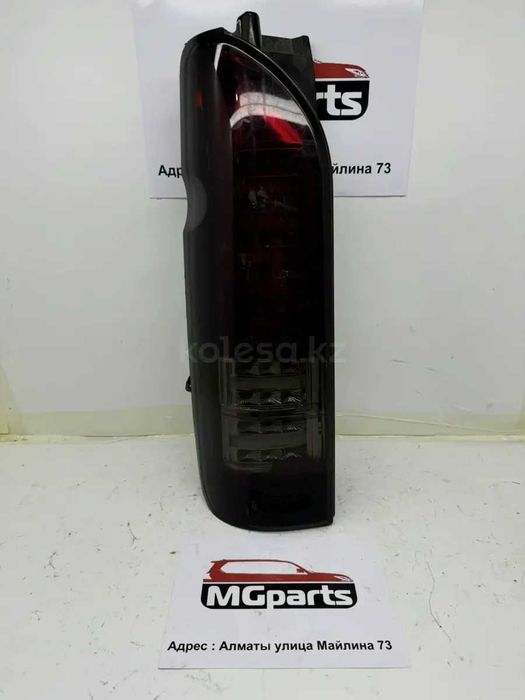 Фонарь б у оригинал правая и левая от Toyota Hiace