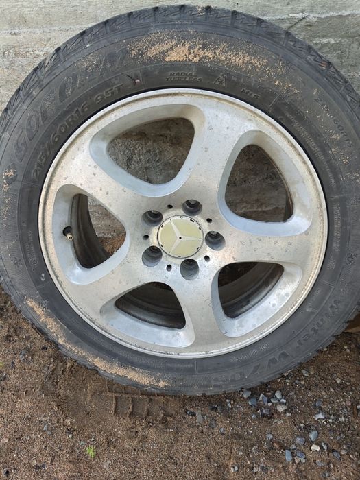 Продам  комплект диск с шиной