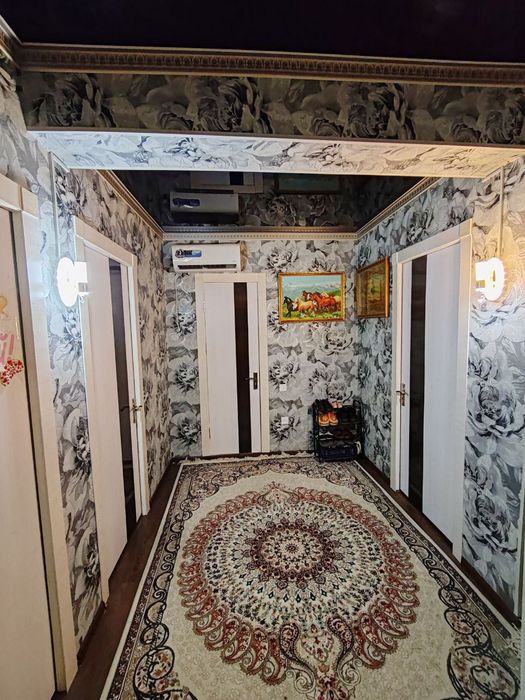 Kosmos domdan 1 etaj 3 xonalik uy sotiladi