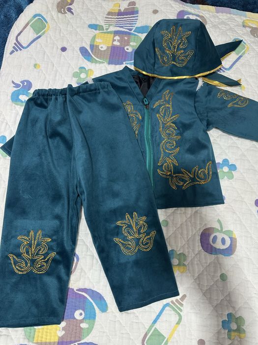 Продам комплект для 1 годик и тусау кесер