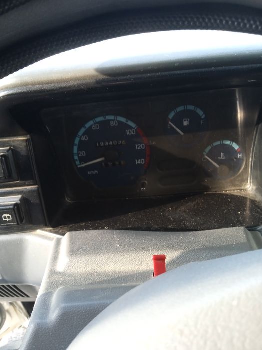 Дамас сотилади  ранги ок