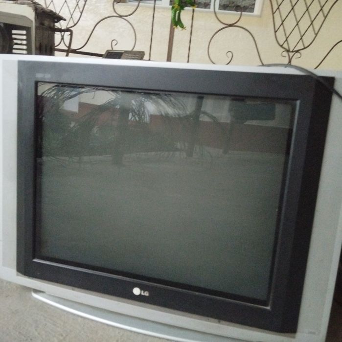 Televizor srochna sotiladi