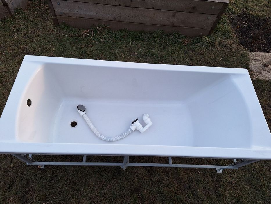 Cada Cersanit cu cadru metalic