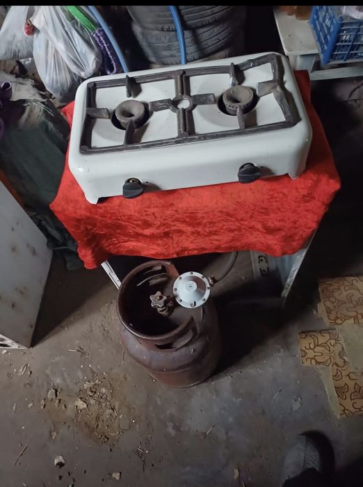 Продам газ плиту с баллоном