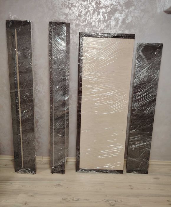 Продавам Спалня с матрак и две нощни шкафчета