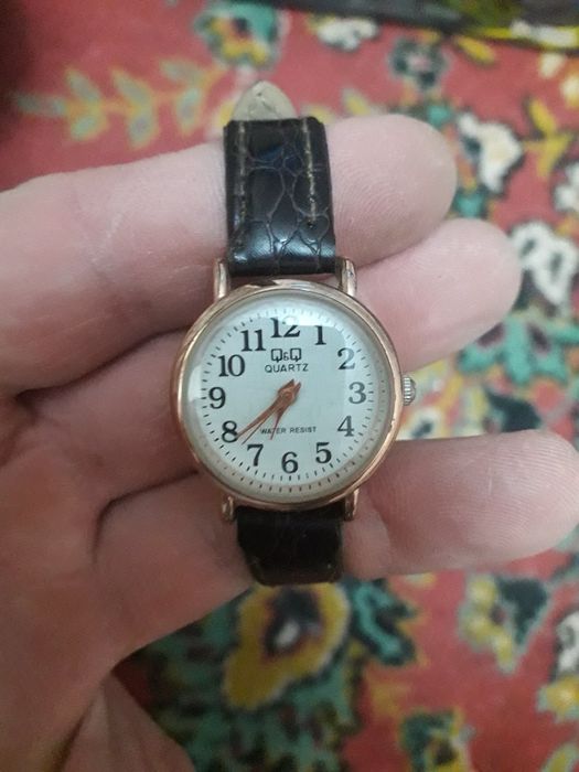 Продам женские часы.