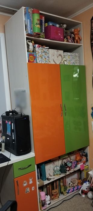 Детский гарнитур: пенал, стол, шкаф для одежды