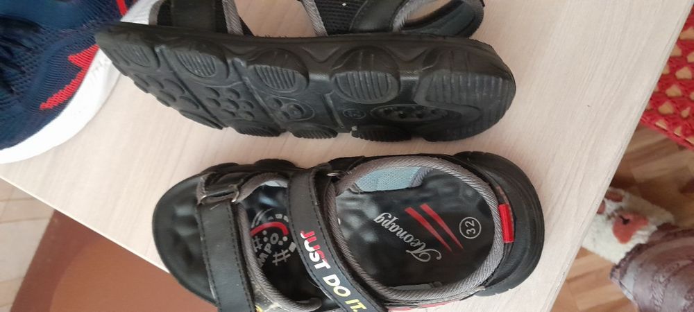 Кроссовки для детей