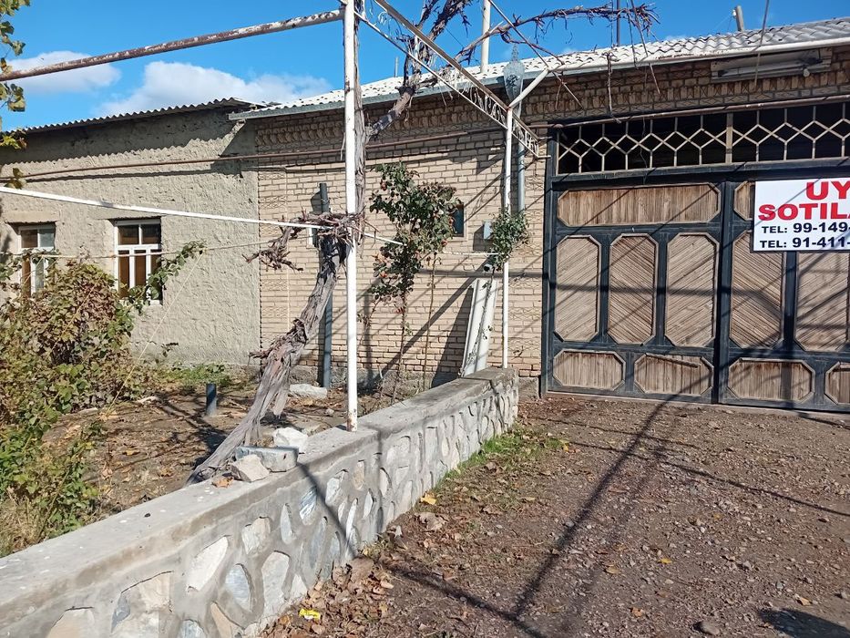 Uy sotiladi uchastka