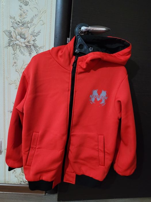 Демисезонная подростковая куртка.