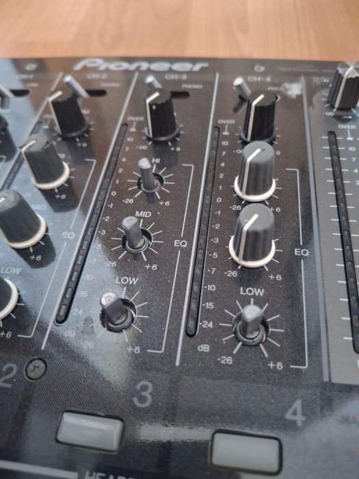 Pioneer  DJM-700