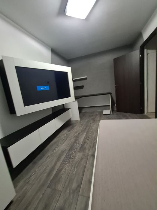 Vând apartament spațios de 107 mp, semidecomandat, Micalaca zona 500.