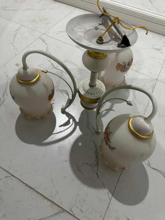 Продается люстра 3 лампа