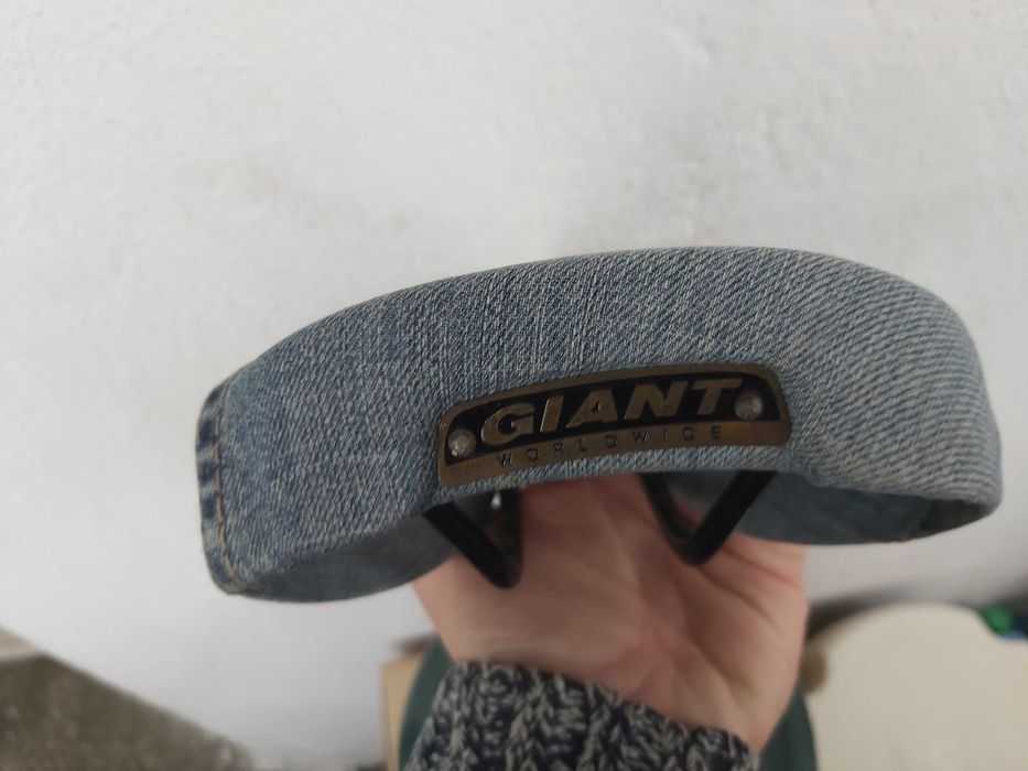 Sa de bicicleta Giant WorldWide (retapitata modern)