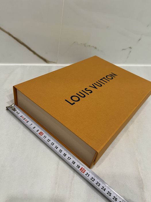 Коробка Louis Vuitton