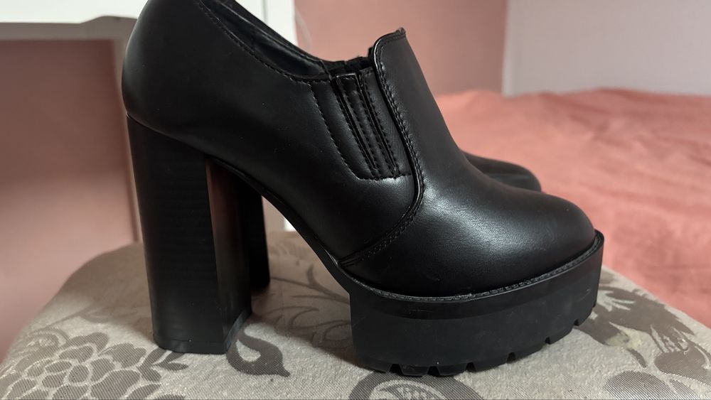 Botine cu calapod inalt , marime 36