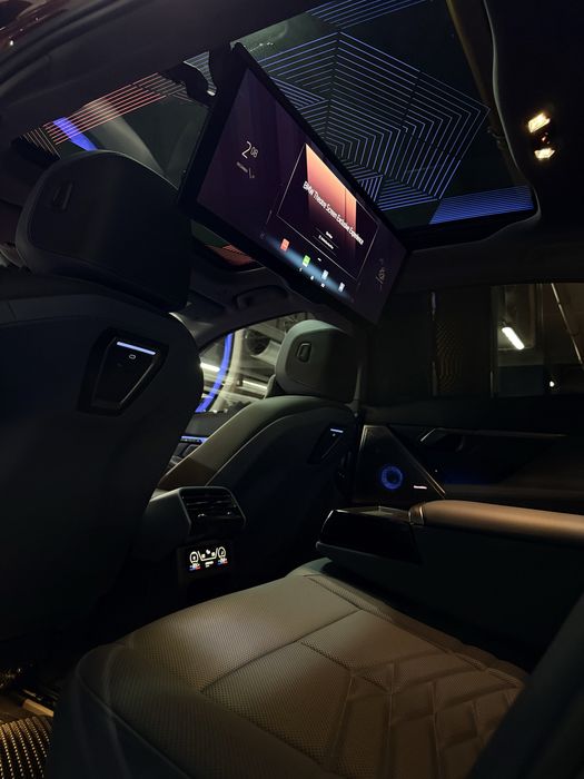 BMW i5 Full position