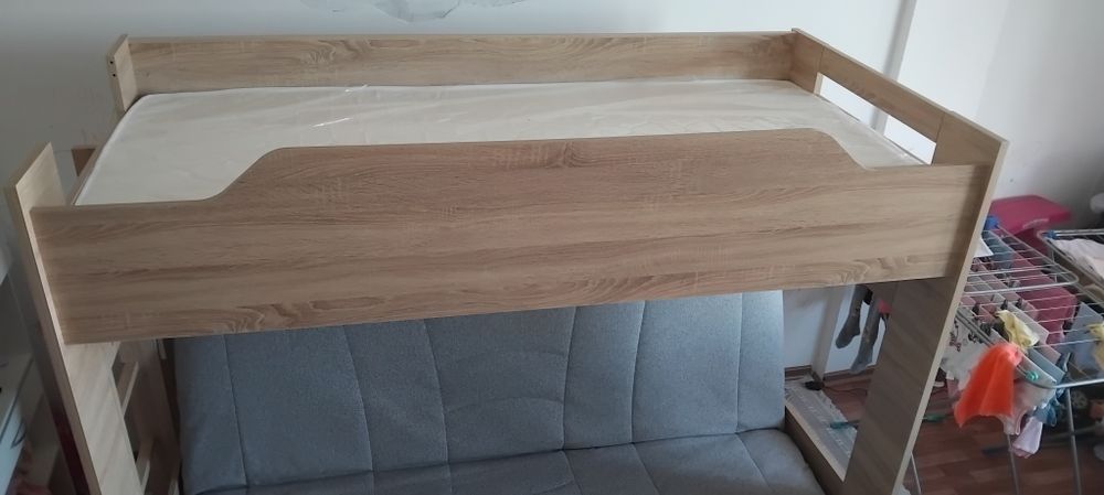 Двухъярусная кровать