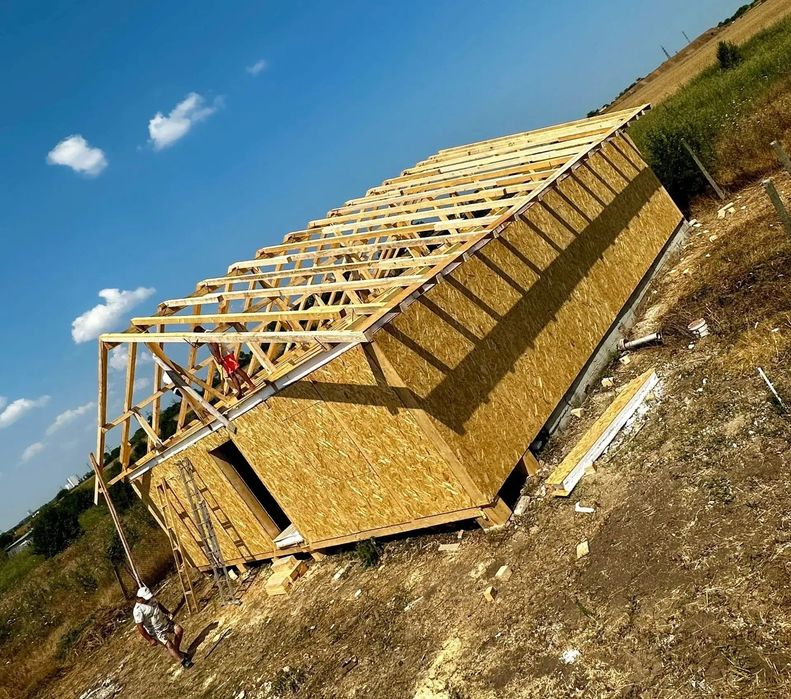 Containere modulare pe structură metalică rezistentă și invelite cu panou sandwich termoizolant,