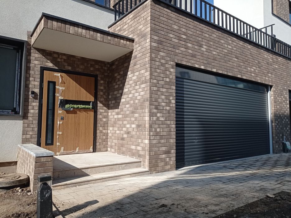 Uși de garaj secționale și tip rulou!