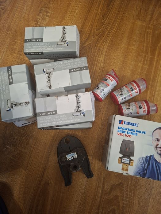 Vand vana 3 cai+ robineti mas. de spalat+presa sertizare