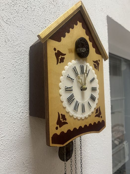 Антикварные часы  с кукушкой -новые