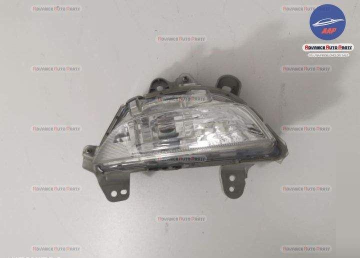 Мазда 3 / Mazda 3 BM Оригинален десен халогенен фар в добро състояние