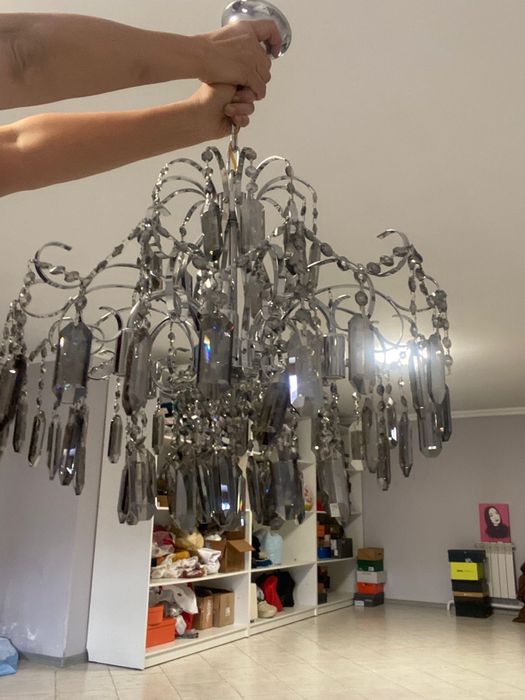 Продам люстру в гостинную