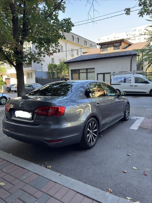 Volkswagen Jetta 2013 | 1.6 TDI | Manuală | multe investitii recente | 3100€