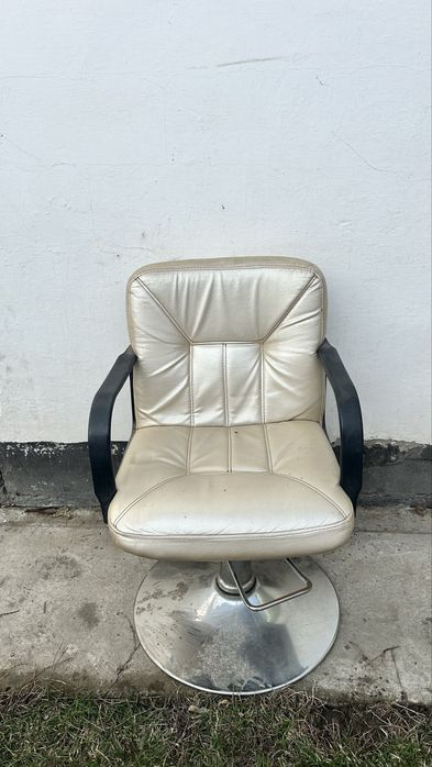 Продам кресло для салона красоты