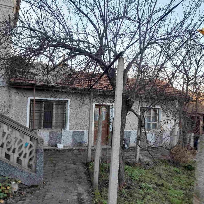 Продава къща в село Дъбравите