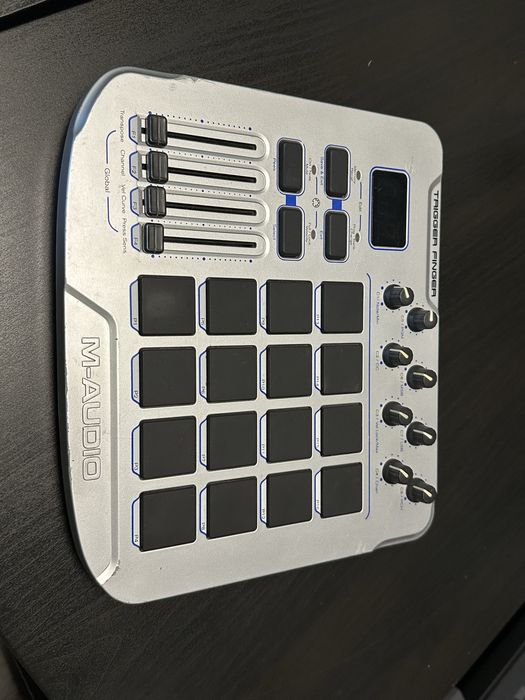 M Audio Trigger Finger Midi USB Pad Controller pt Tobe si sample-uri