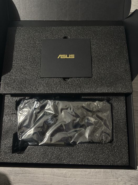 Vând RTX 3050 8GB,nouă!