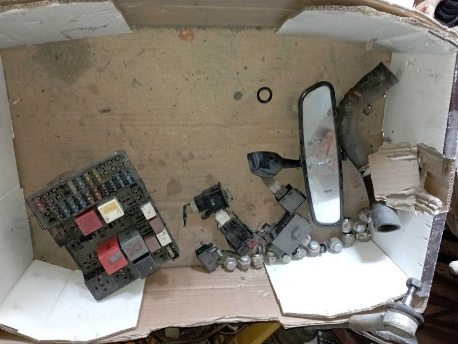 Мазда 121 останали  части