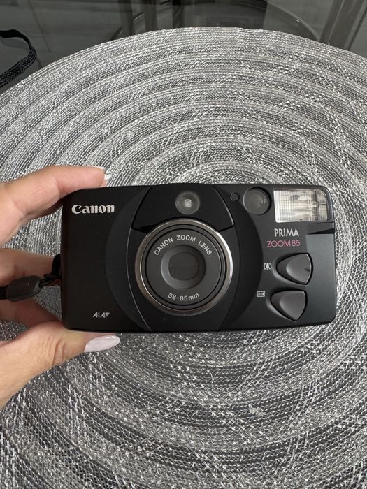 Фотоапарати Смена 8 и Canon Prima Zoom 85
