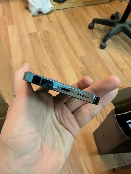 iPhone 12 pro, изключително запазен с нова батерия