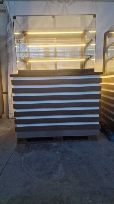 Немска луксозна сладкарска хладилна витрина за торти и сладк. изделия