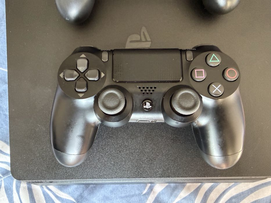 PS4 Slim 1 tb Като нов