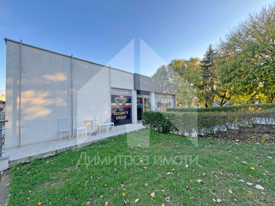 Продава двуетажен търговски обект - магазин в гр. Нови пазар.