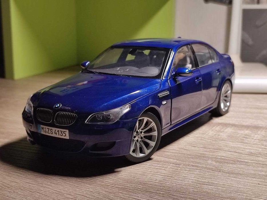 Колекционерски модел BMW M5 E60 Kyosho Blue 1/18