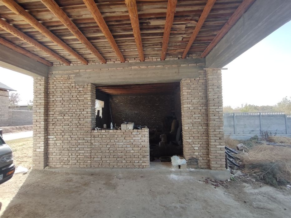 9.5 sotixli hovli 1 xona darvozaxonali uy