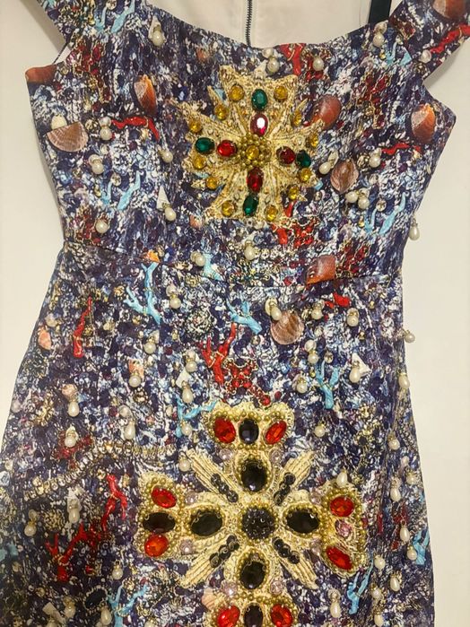 Елегантна дамска рокля