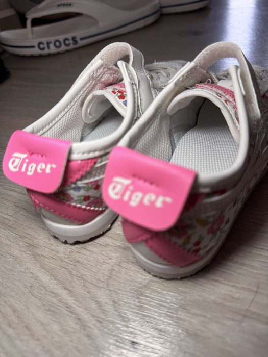 Adidasi onitsuka tiger