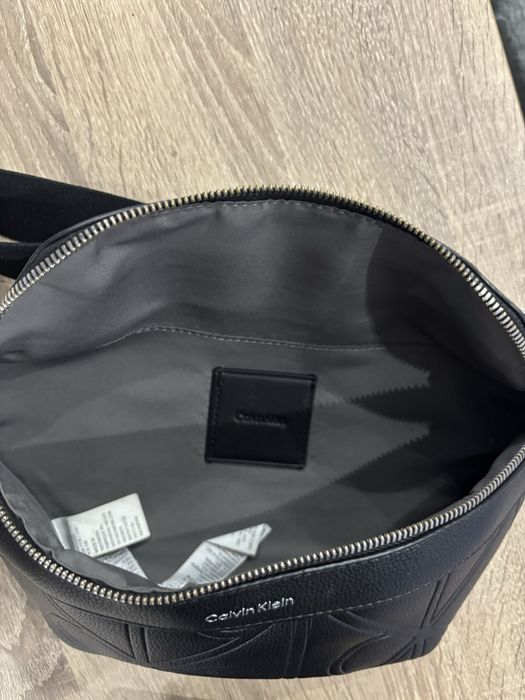 Чанта през рамо calvin klein