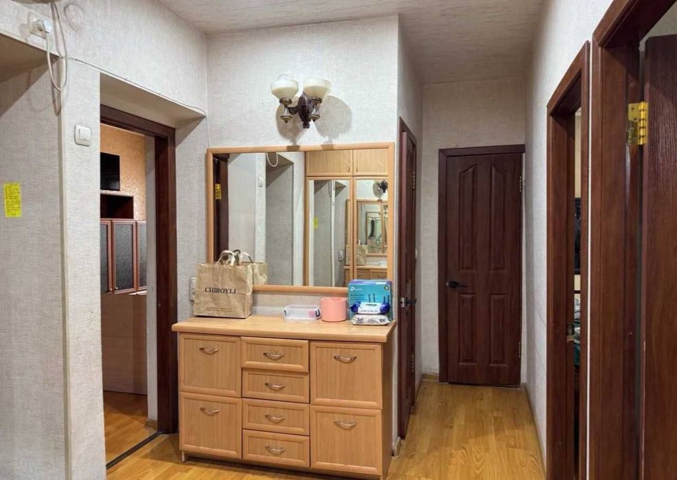 Квартира на Новомосковская -Стадион старт 3/3/4 общ пл 80м/77 серия