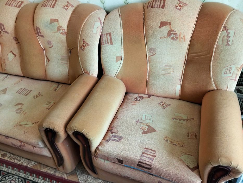 Диван и 2 кресла даром