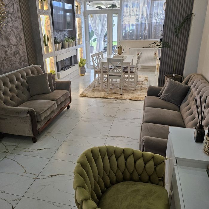 De vanzare -Casa cu 5 camere in Via Carmina, Vladimirescu