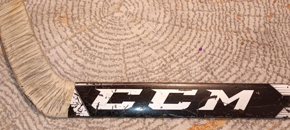 Crosa hochei portara CCM Junior si patine Bauer