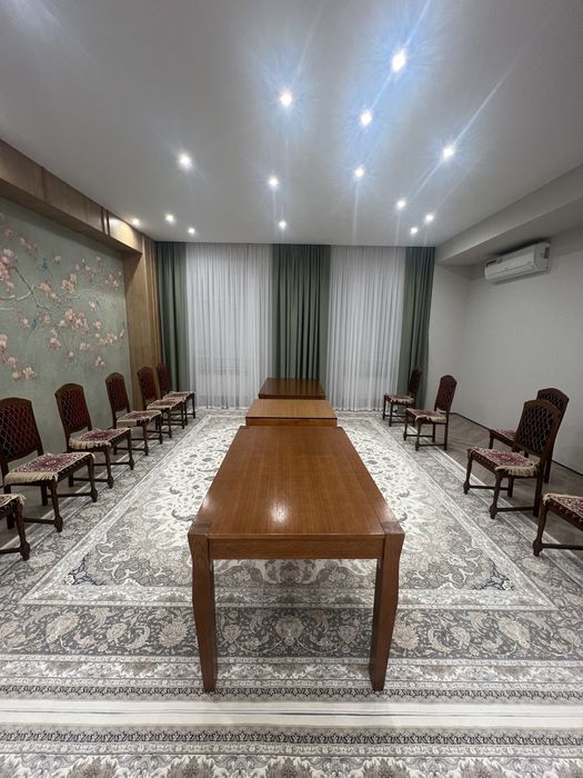 Продается 2 деревянных стола со вставкой